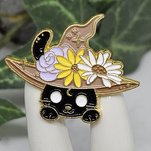 Black & Gold Cat Enamel Pin Mystical magical Cat Lovers pin Under Witche's Hat - Picture 1 of 6